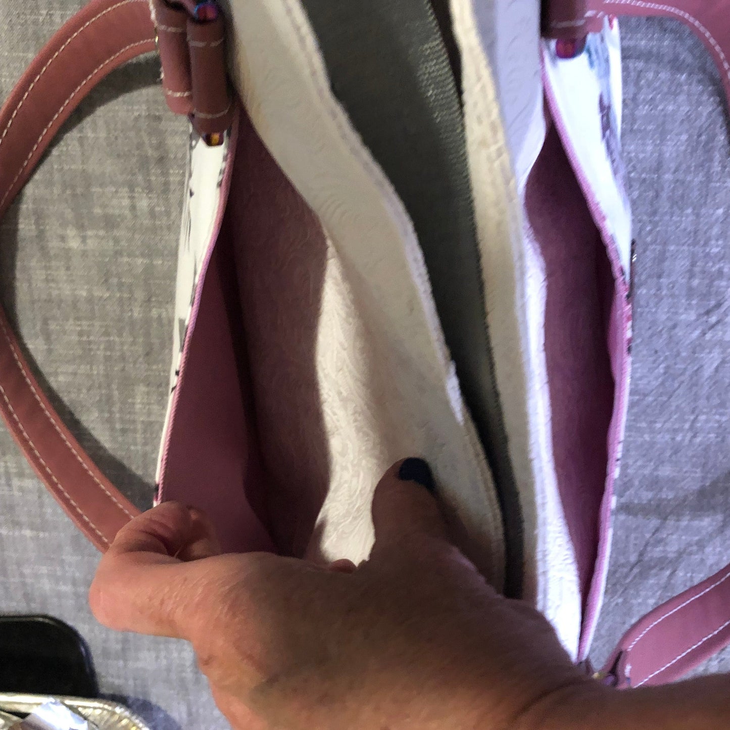 beautiful one of a kind handbag/shoulder bag with extra crossbody strap. This bag has two exterior slip pockets with additional pockets on the inside. There is also a zipper pocket inside There is also attached keyfob on the inside so you will never loose your keys.