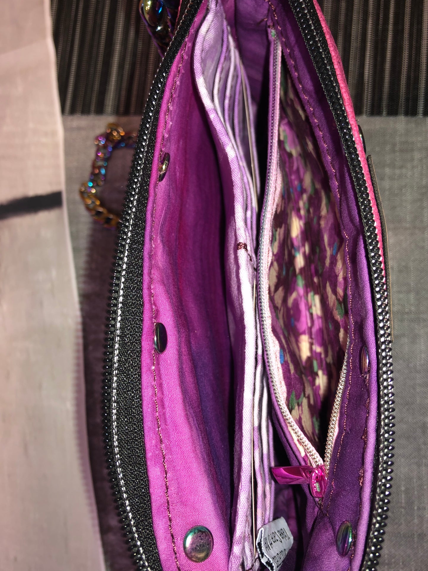 Neo crossbody, 2 exterior pockets, 3 strap option