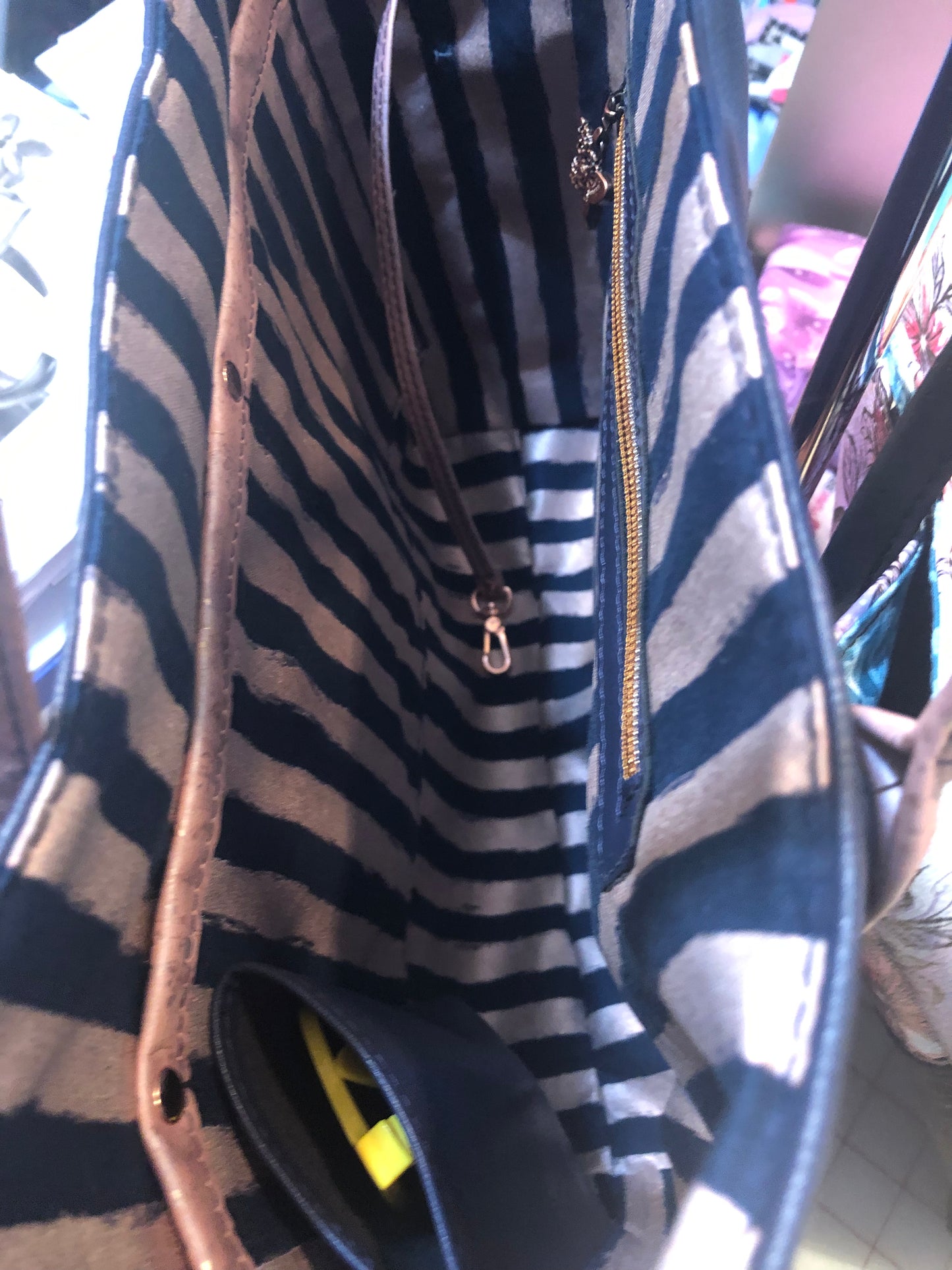 Cork tote bag with attached key fob and attached eyeglass holder. Never lose them again! This is a great wide top bag with lots of pockets including a pen slot. This is an opened style tote bag.