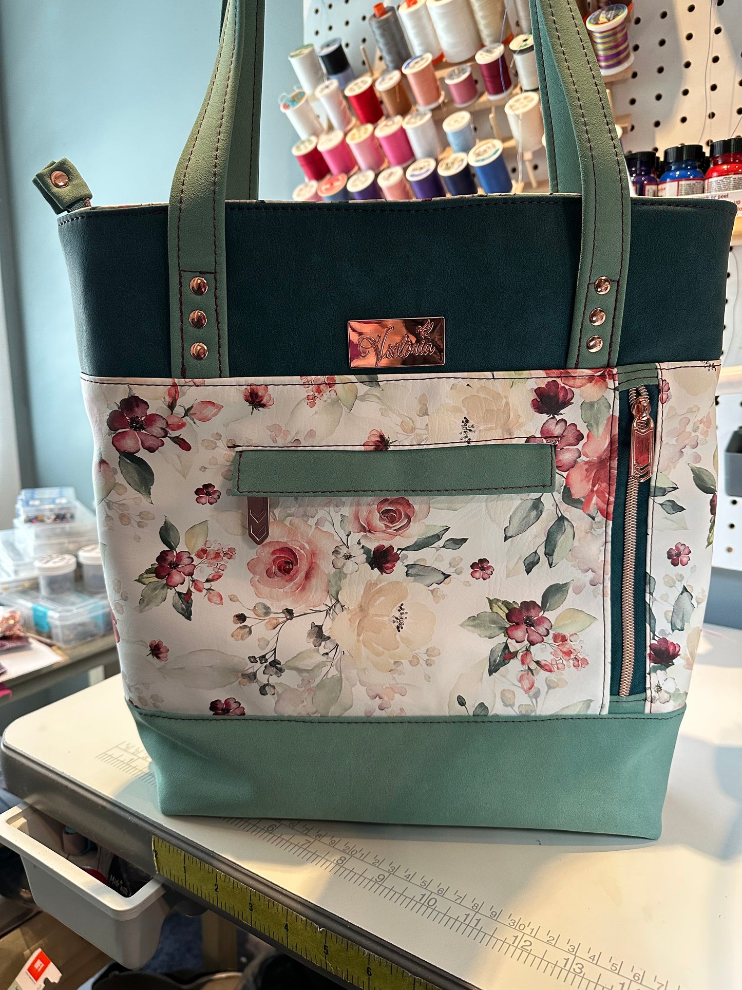 Large floral tote. Lots of pockets.