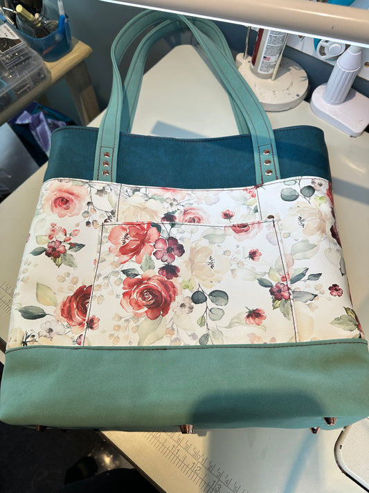 Large floral tote. Lots of pockets.