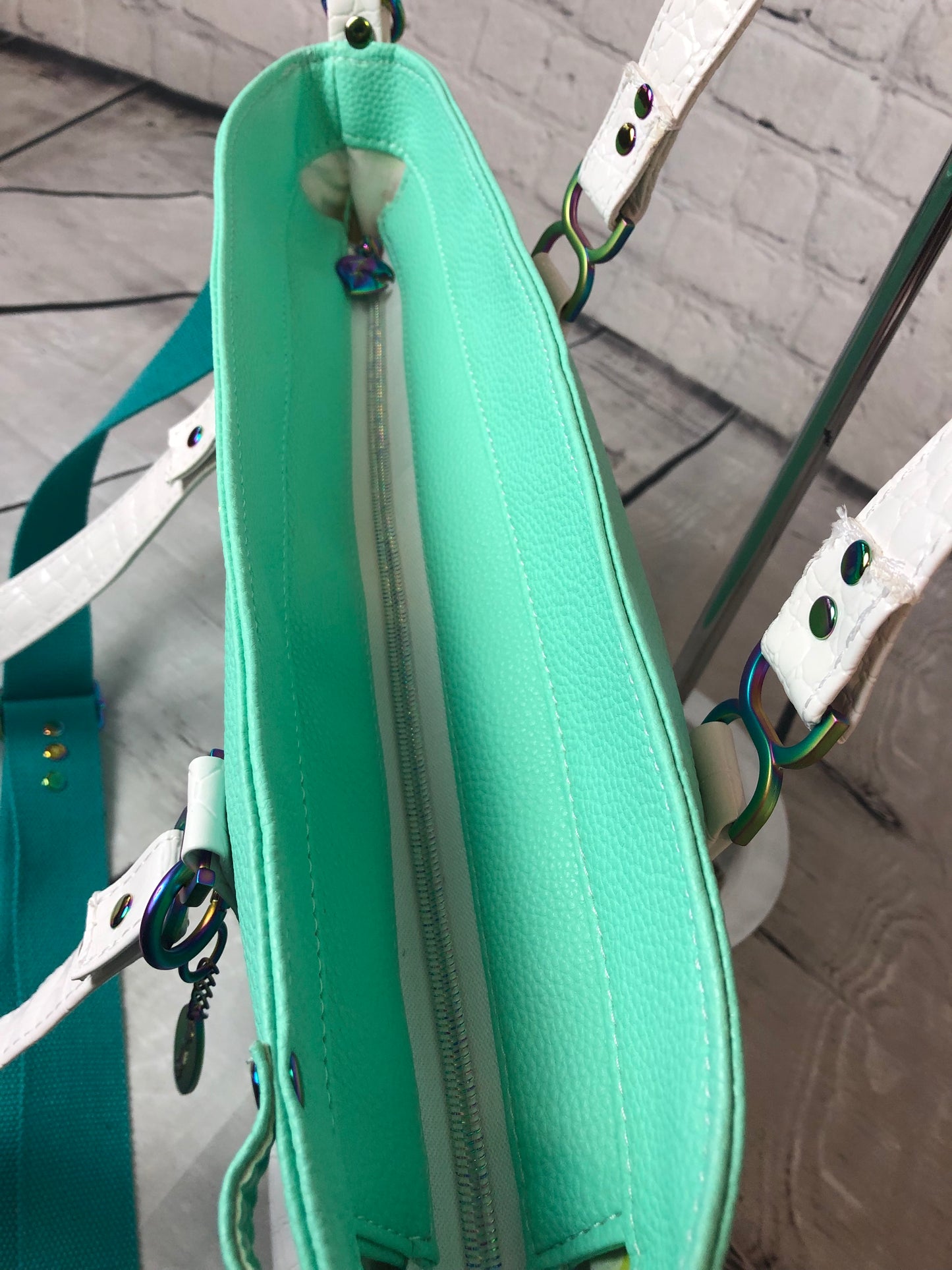 Recessed zipper panel on the Cici tote bag with lots of extras. This is a beautiful color that shouts sunny warm weather and summertime! Gorgeous rainbow hardware and white crockadail vinyl.