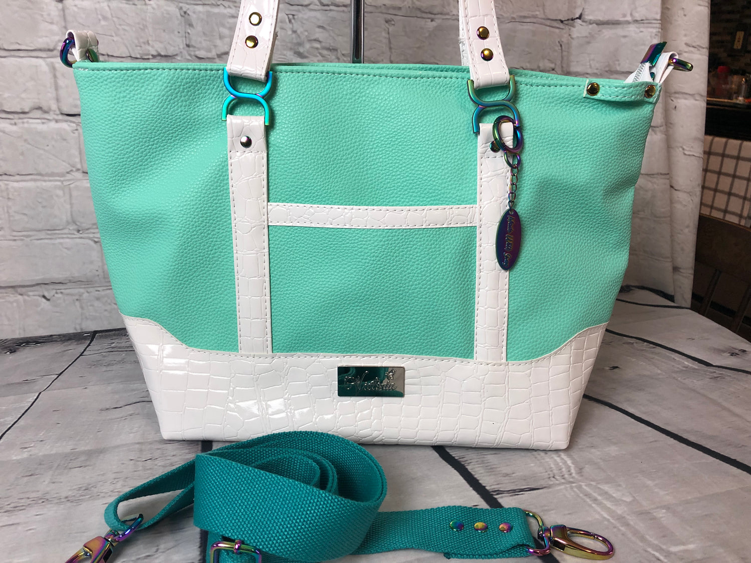 Cici tote bag with lots of extras. This is a beautiful color that shouts sunny warm weather and summertime! Gorgeous rainbow hardware and white crockadail vinyl.