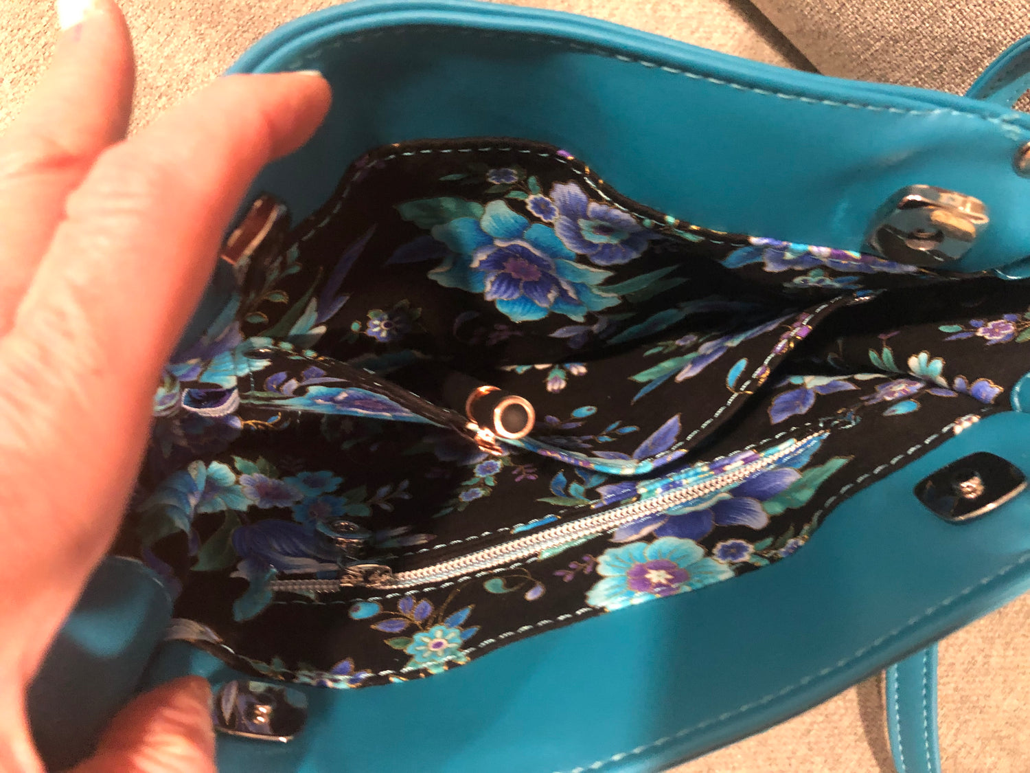 Zarah crossbody in teal interior