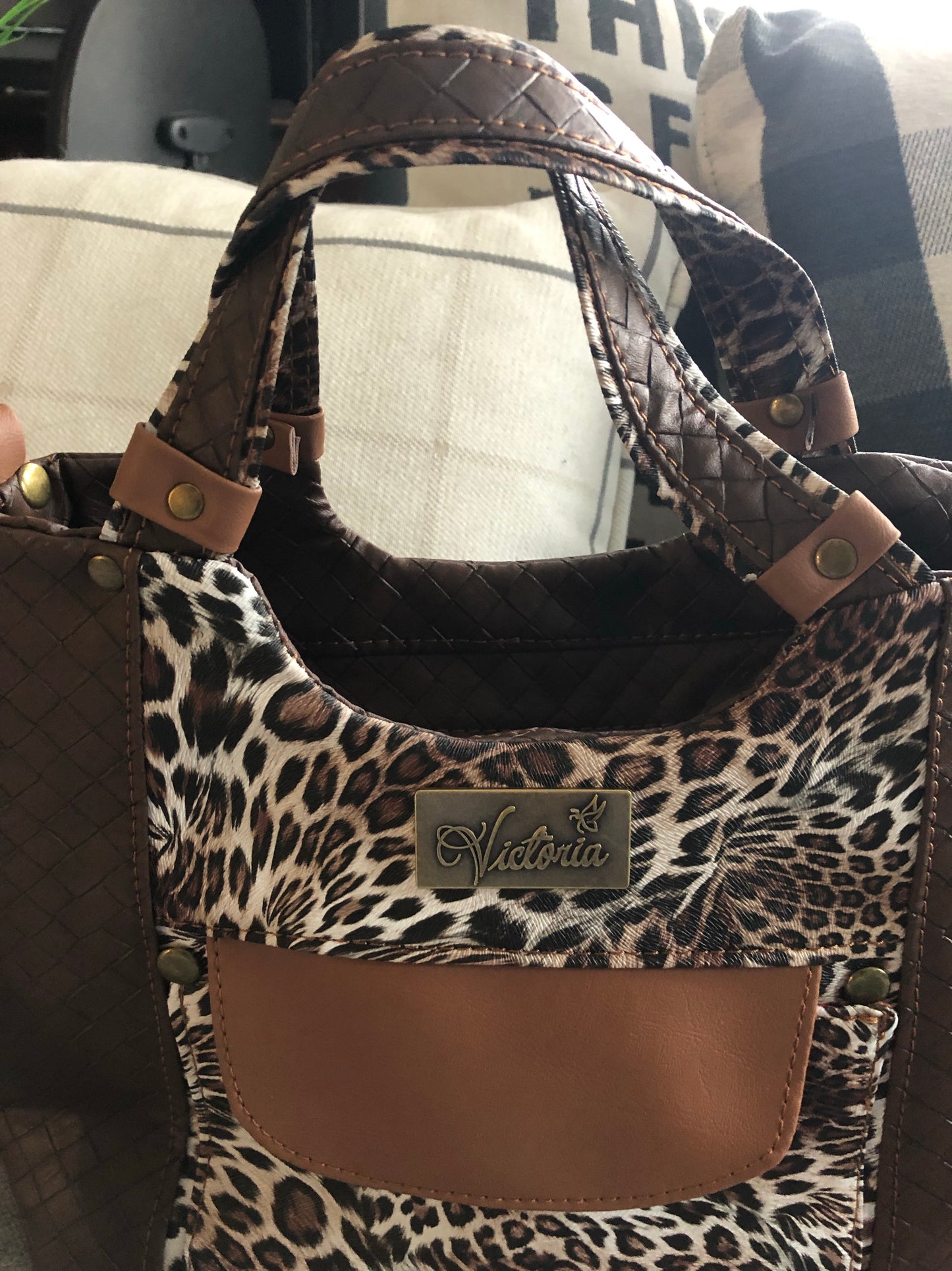 Cute handbag in brown textures vinyl and animal print