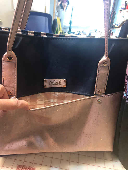 Cork tote bag with attached key fob and attached eyeglass holder. Never lose them again! This is a great wide top bag with lots of pockets including a pen slot. This is an opened style tote bag.