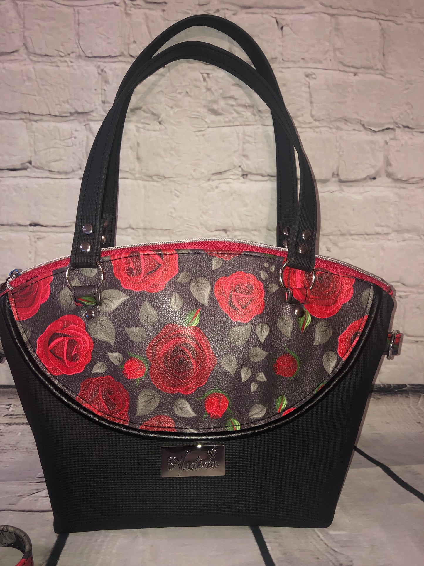 The Poppy purse, with roses