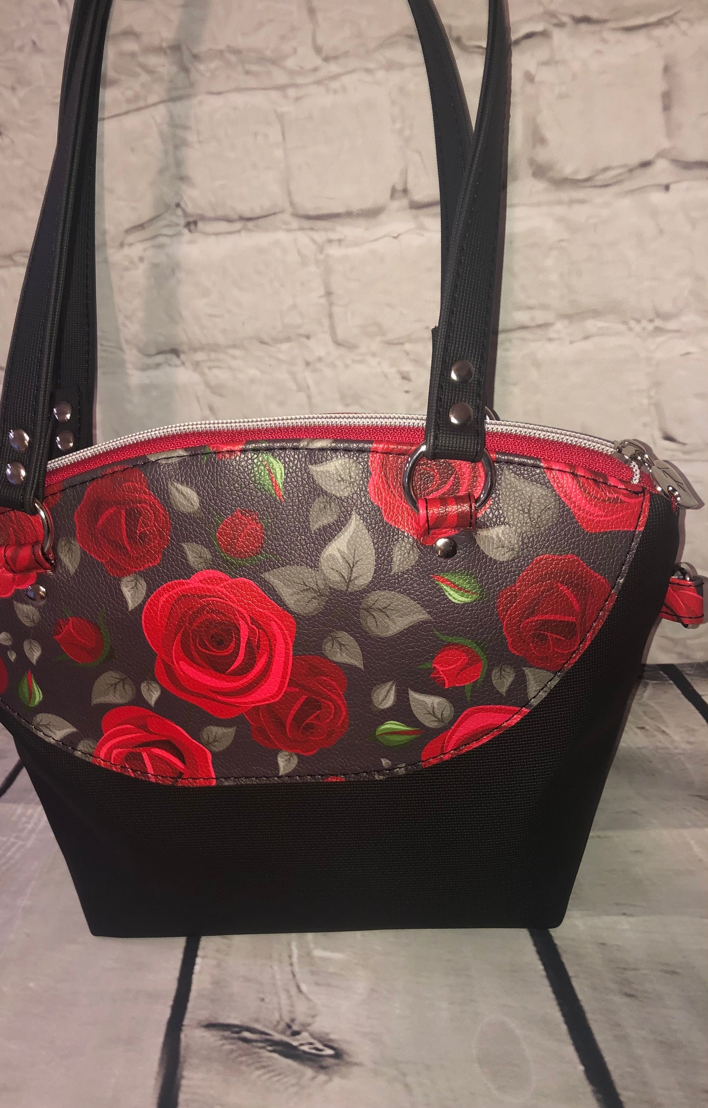 The Poppy purse, with roses